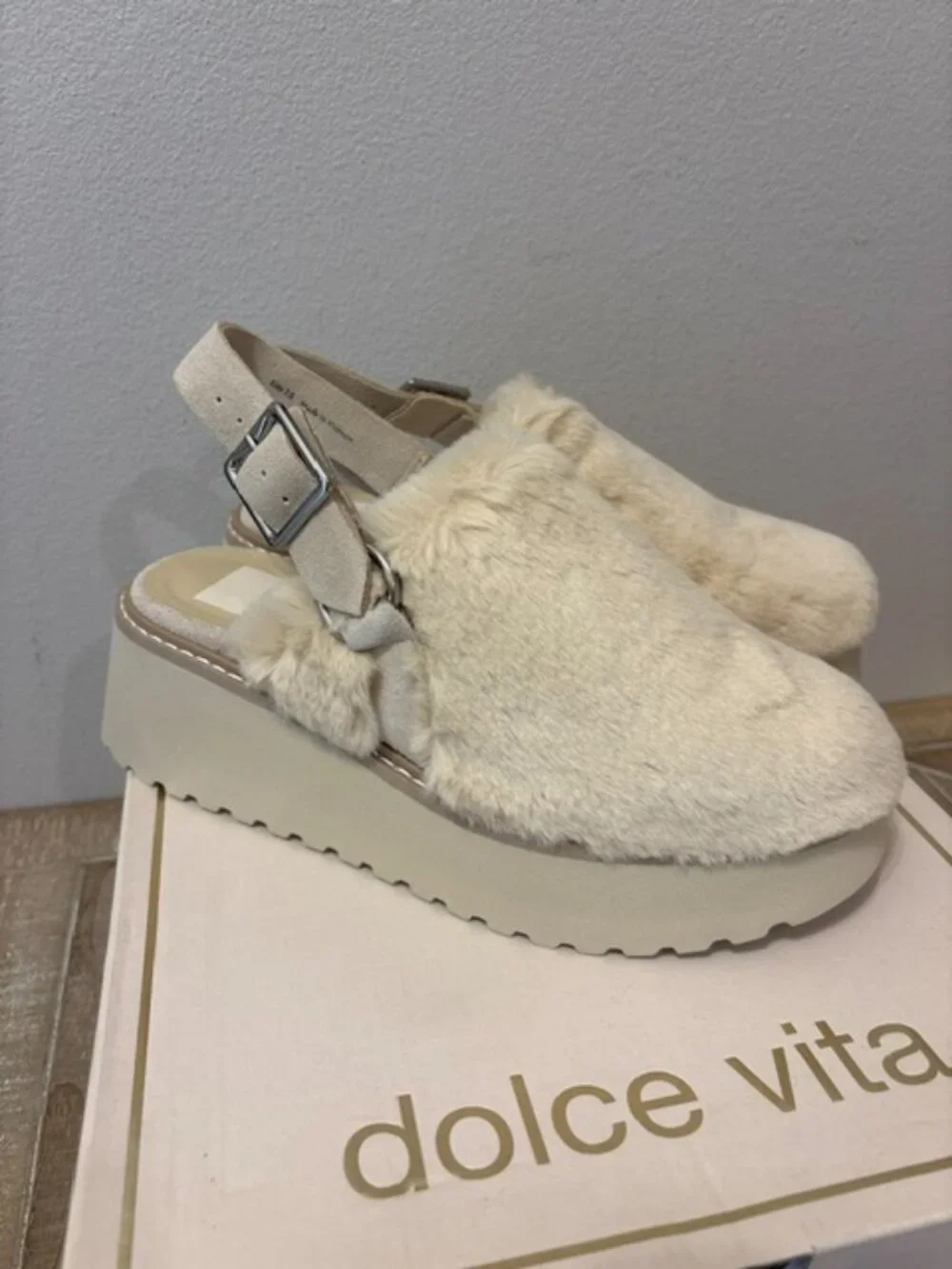 Dolce Vita step into